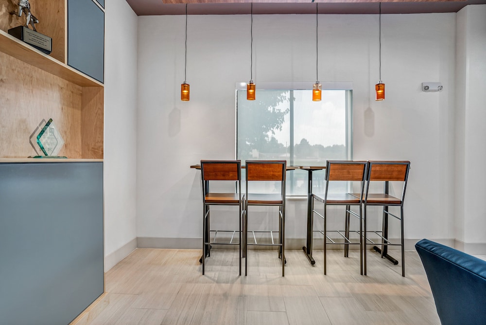Holiday Inn Express Suites Van Buren Ft Smith Area by IHG - photo 64