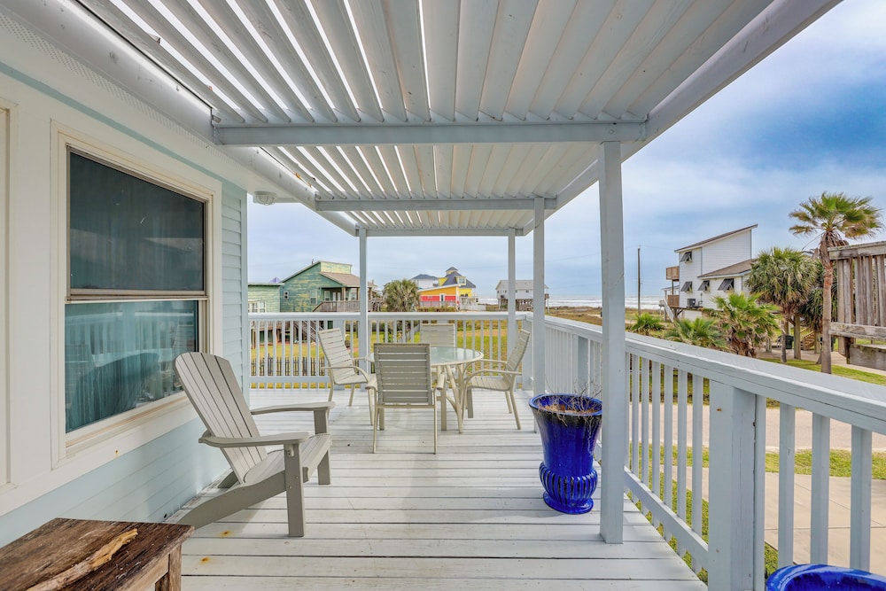Galveston Vacation Rental Steps to the Beach - photo 11