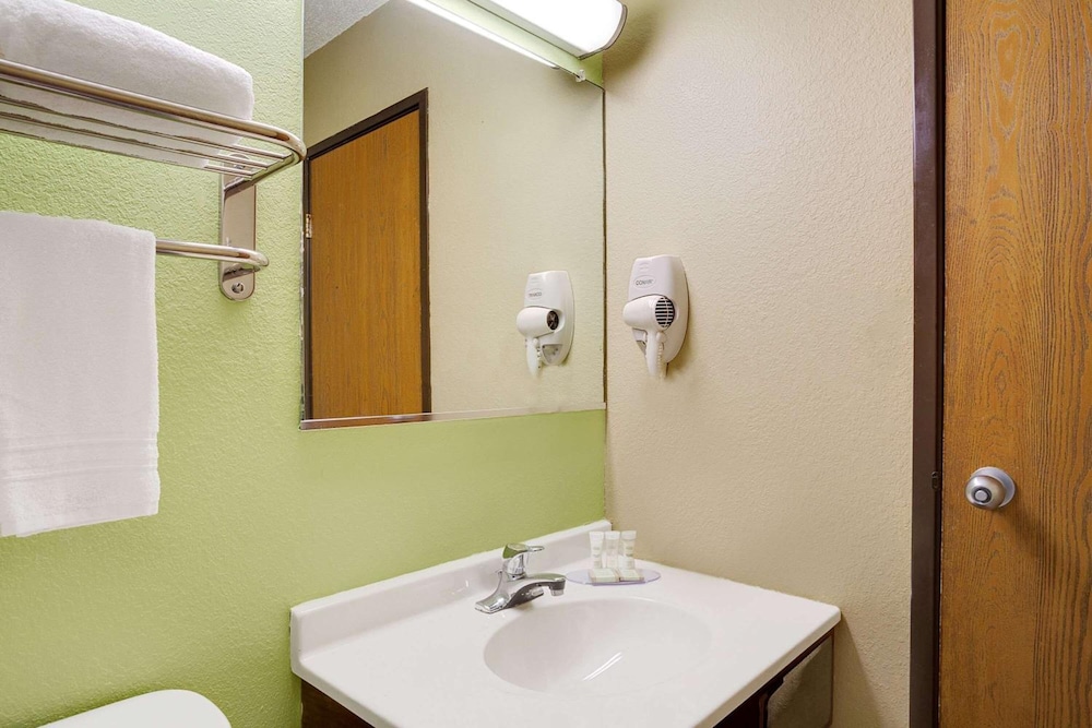 Economy 7 Inn Chesapeake Portsmouth - photo 24