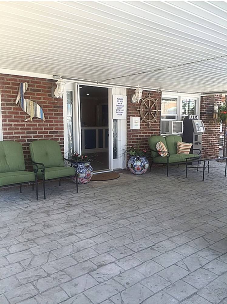 Pelican Point Motel - photo 23