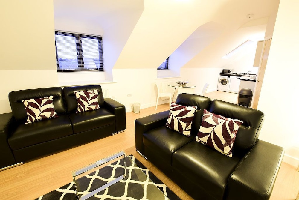 Roomspace Apartments Kirk Court — 4-Star Luxury Hotel in Dorking, United Kingdom