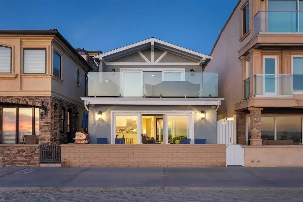 Balboa Breeze by AvantStay Beachfront Retreat Ocean View in Newport Beach, United States