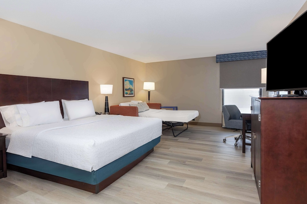 Hampton Inn Orlando International Airport - photo 17