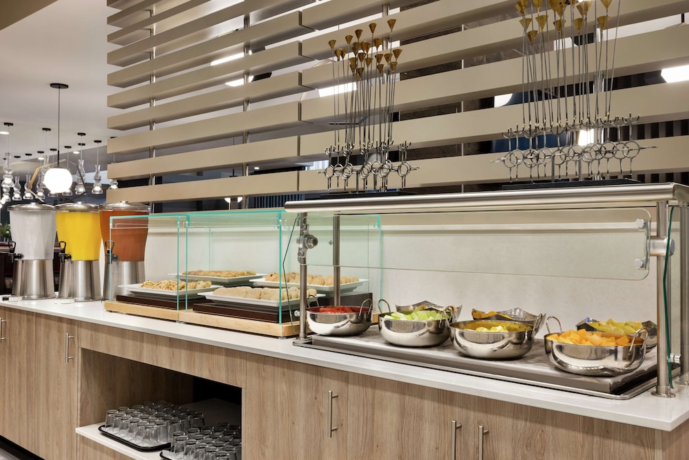 Embassy Suites by Hilton Round Rock - photo 29