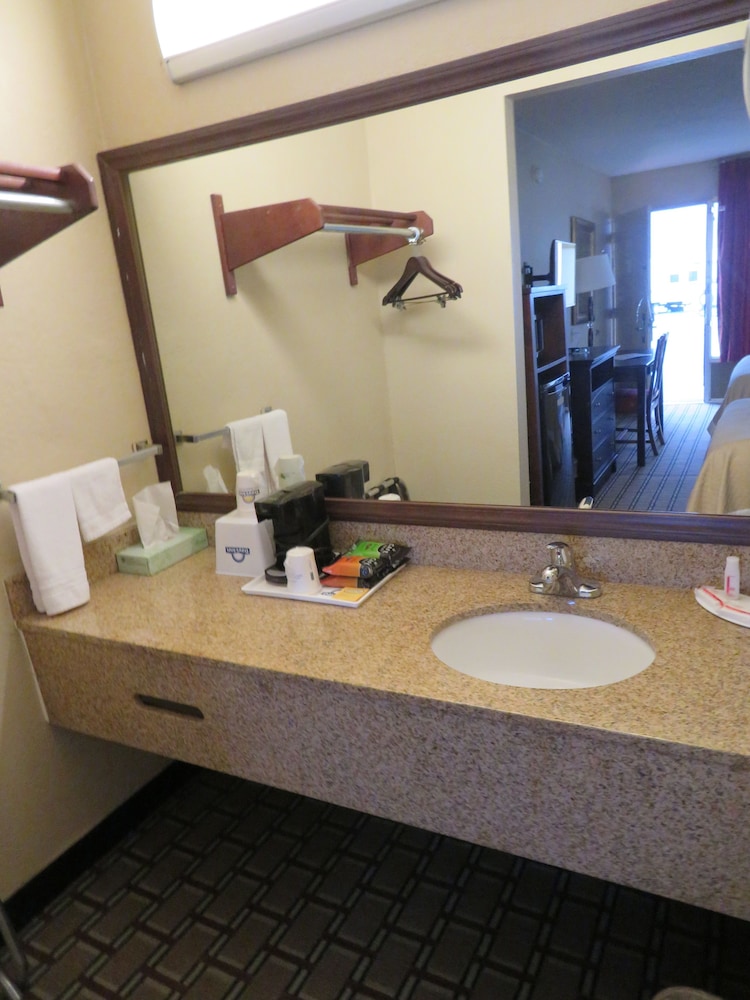 Days Inn by Wyndham Blytheville - photo 8