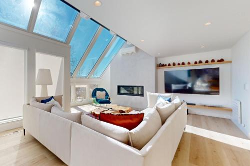 Snowfall Sanctuary Unit 12 in Vail, United States