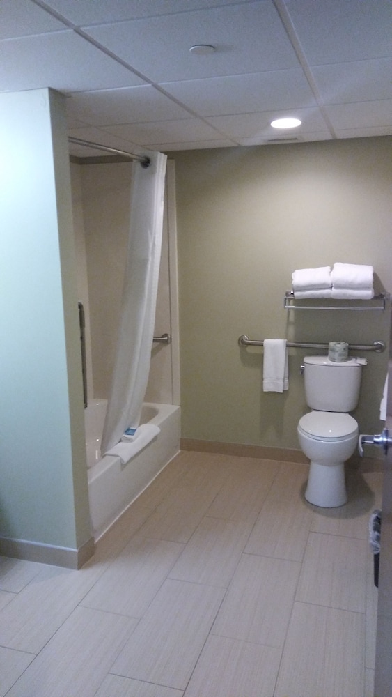 Holiday Inn Express & Suites Pittsburgh West Greentree by IHG - photo 35
