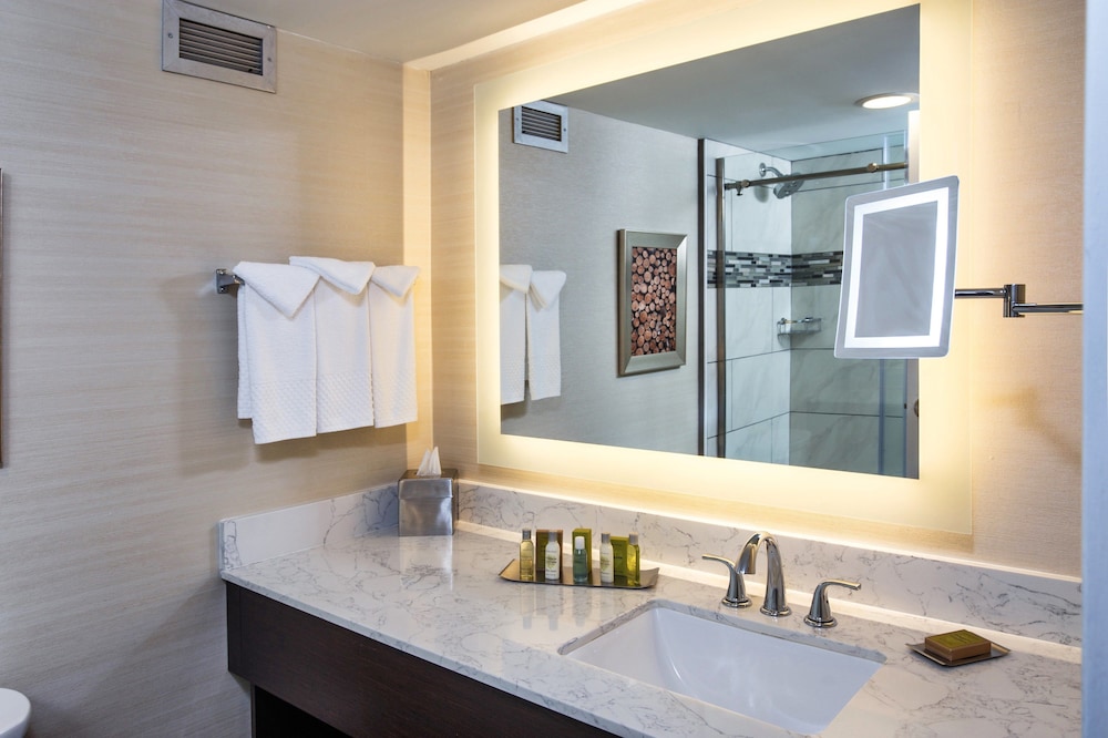 DoubleTree by Hilton Neenah - photo 24