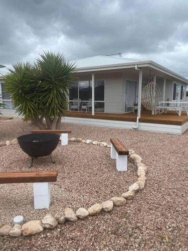 Ela meine ‘Come stay’ in Moonta Bay, Australia