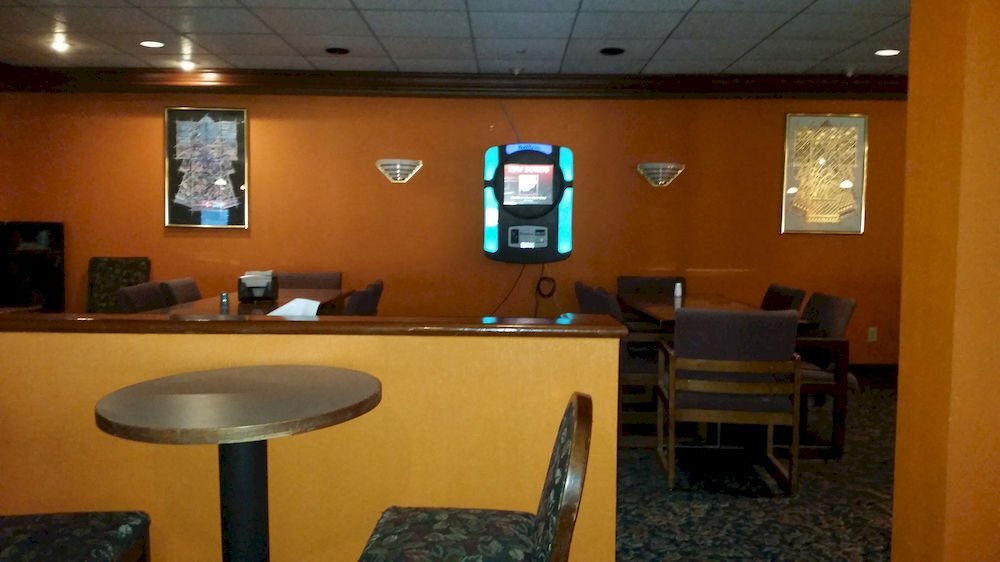 Candlelight Inn & Suites - photo 2