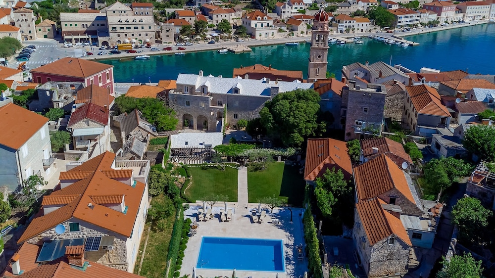 Puteus Palace Brac — 5-Star Luxury Hotel in Pucisca, Croatia