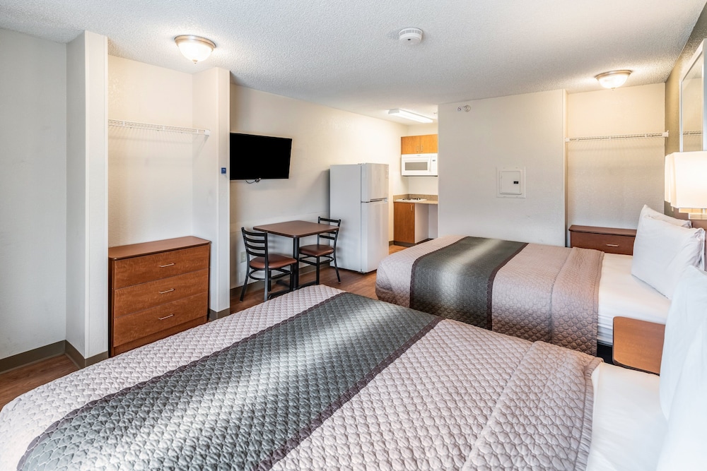 HomeTowne Studios by Red Roof Spokane Valley - photo 10