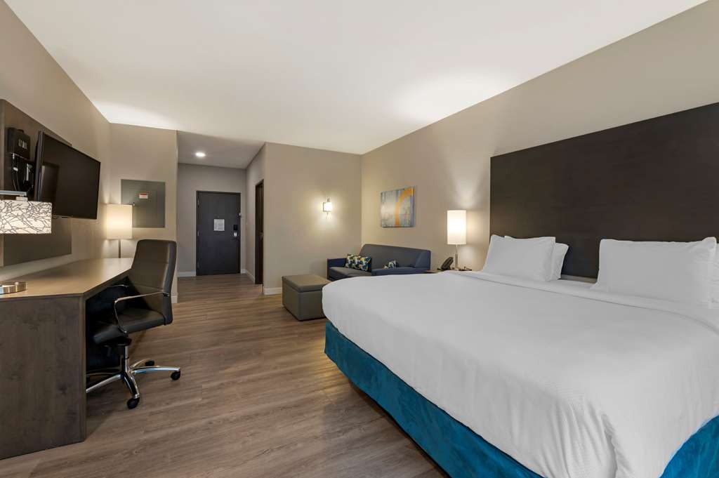 MainStay Suites Cincinnati University Uptown - photo 11