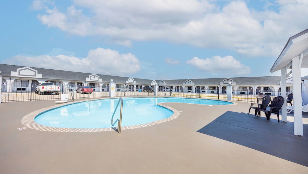 Executive Inn of Hondo - photo 16