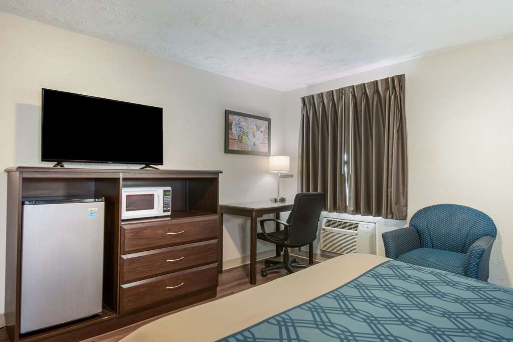 Econo Lodge Mechanicsburg Harrisburg West - photo 11