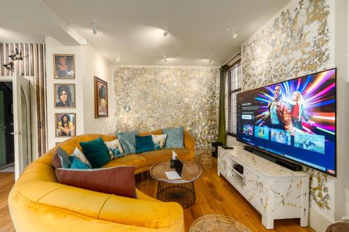 City Retreat Spacious 4 Bed House Games Room Parking Hot Tub & BBQ — 4-Star Luxury Hotel in Cardiff, United Kingdom