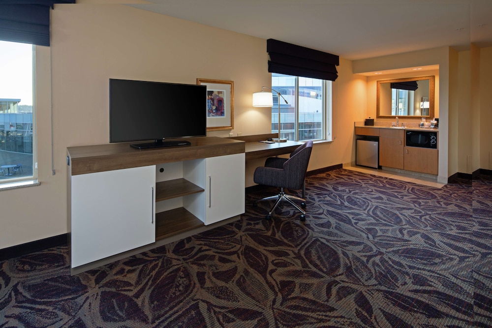 Hampton Inn & Suites Bremerton - photo 19