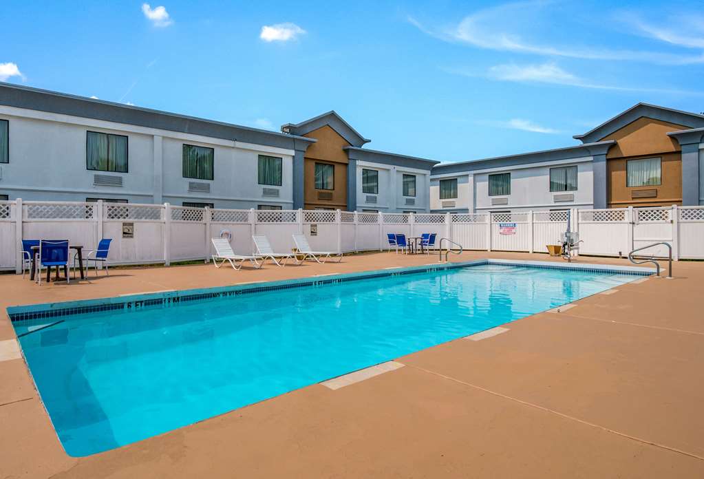 Econo Lodge Inn & Suites Chambersburg Central - photo 28