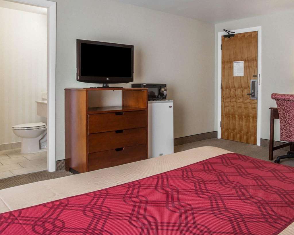 Econo Lodge Lake Region - photo 13