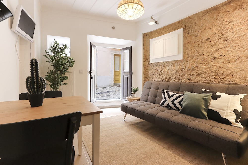 Golden Studio By Homing — 4-Star Luxury Hotel in Lisbon, Portugal