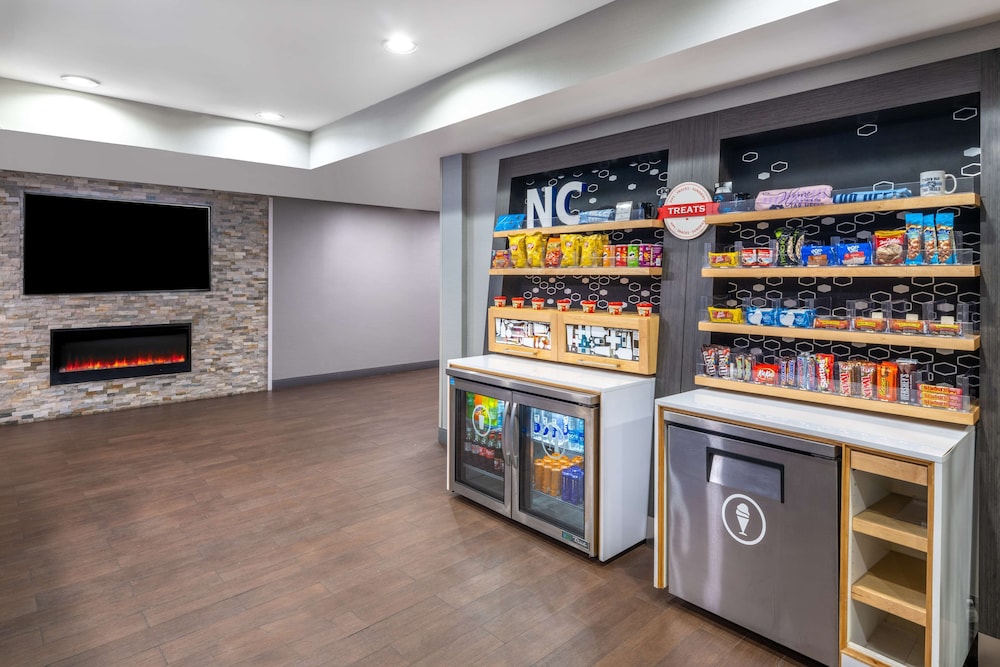 Hampton Inn Sanford - photo 39