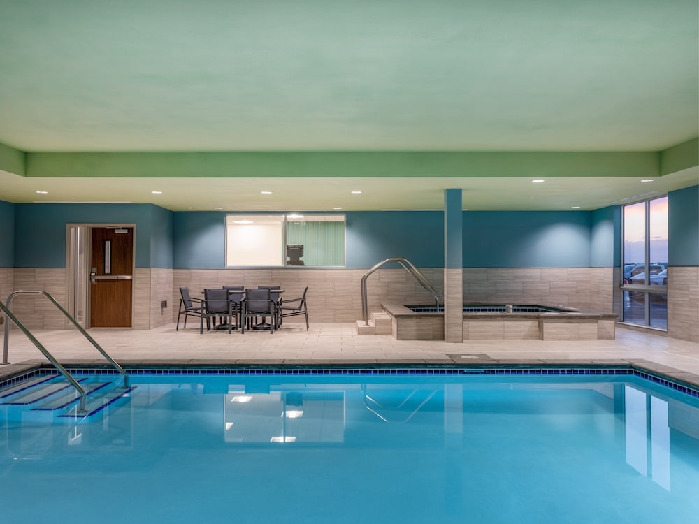 Holiday Inn Express & Suites Watertown by IHG - photo 31