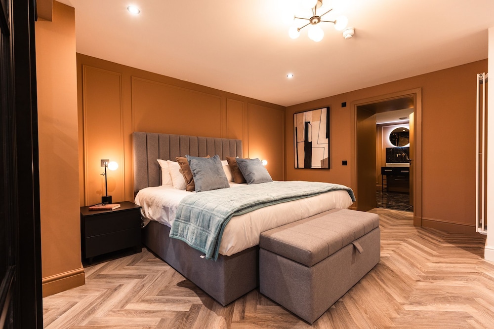 Luxury Georgian Aparthotel by Hauss Ayr 5mins to Beach Town Centre in Ayr, United Kingdom