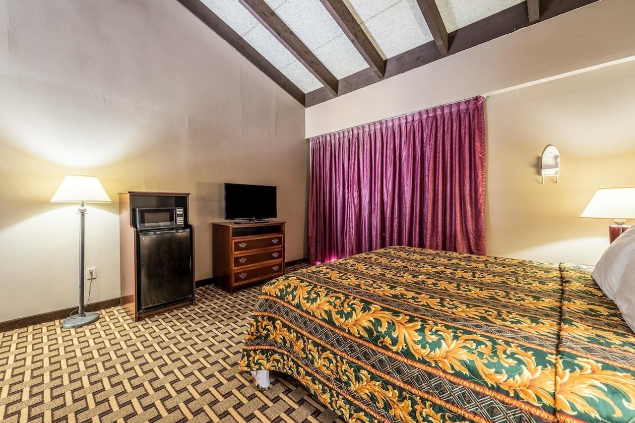 Americas Best Value Inn Franklin - photo 12