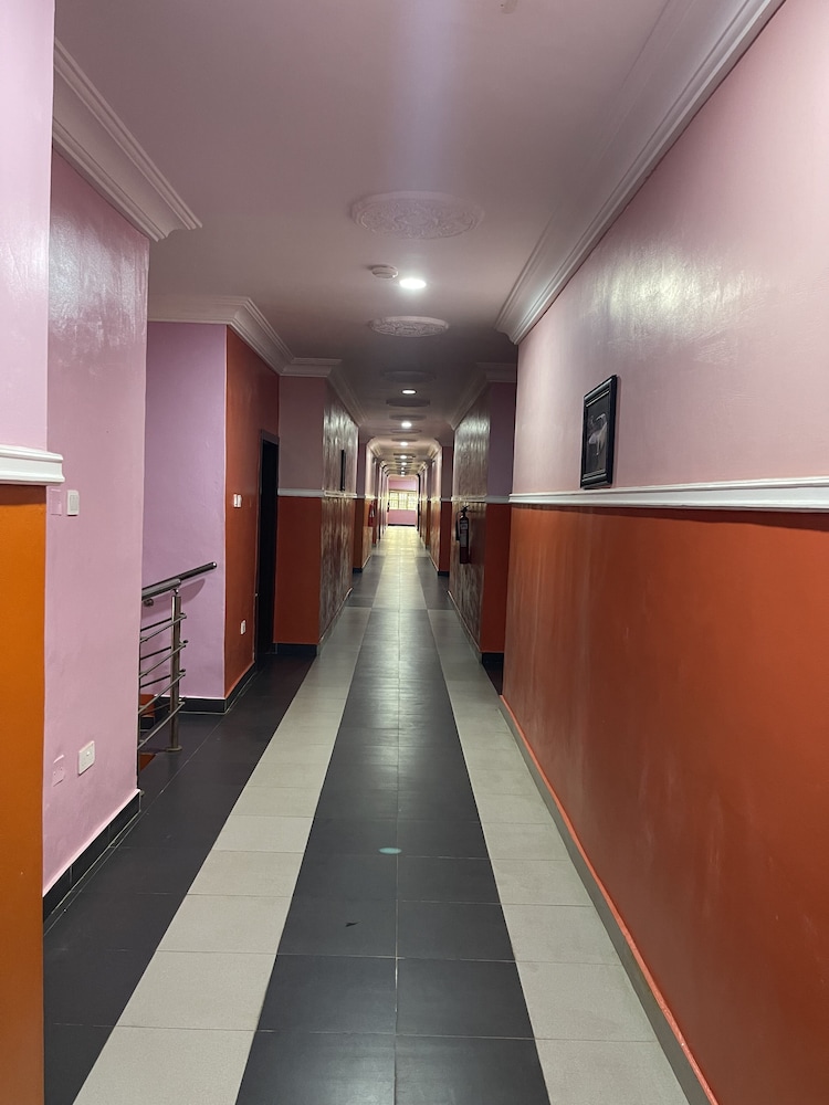 Western Sun International Hotel & Events Centre — Ede — photo 2