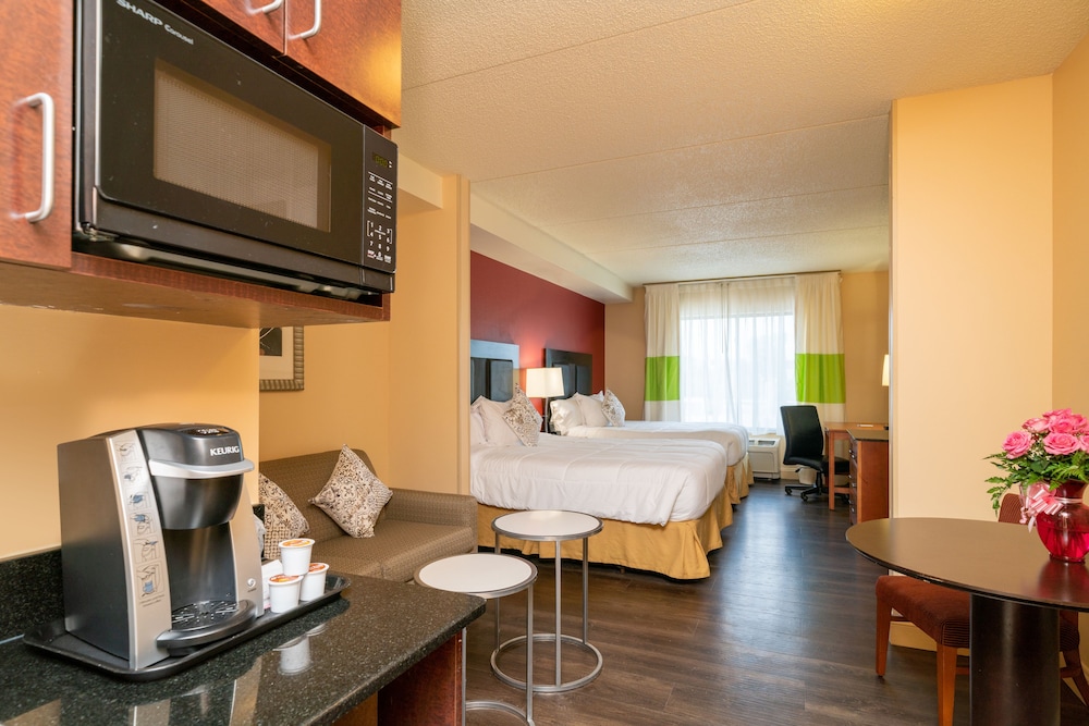 City Express by Marriott Washington DC Northeast - photo 16