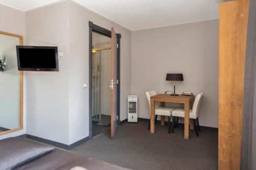 Hunzego Hotel — Uithuizermeeden