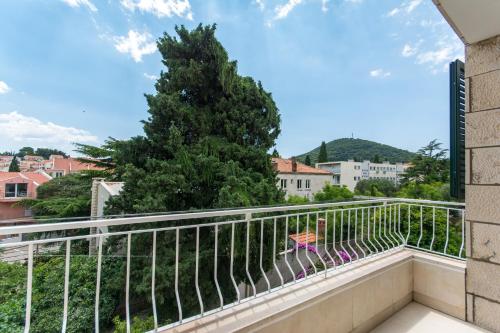 Flora three bedroom apartment near beach