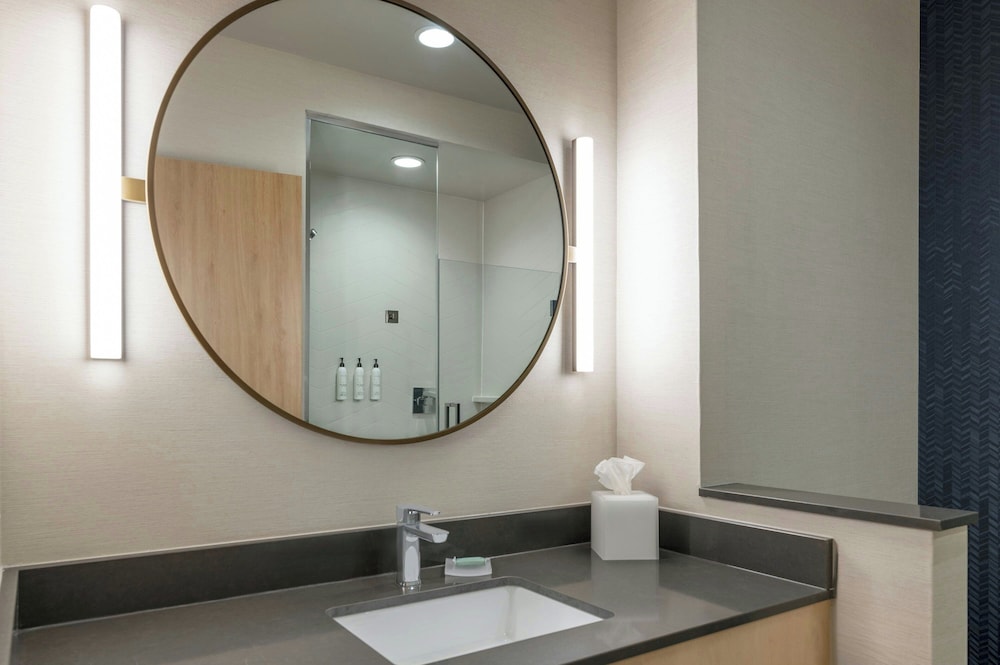 Fairfield by Marriott Inn & Suites Kansas City at The Legends - photo 18