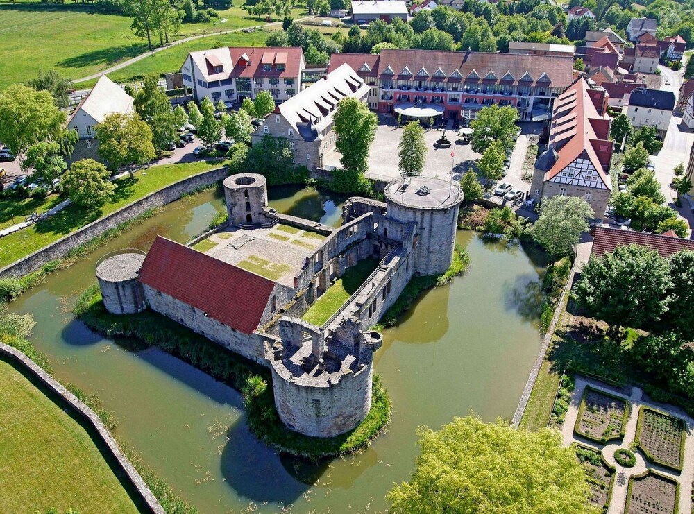 Göbels Schlosshotel Prinz von Hessen — 5-Star Luxury Hotel in Friedewald, Germany