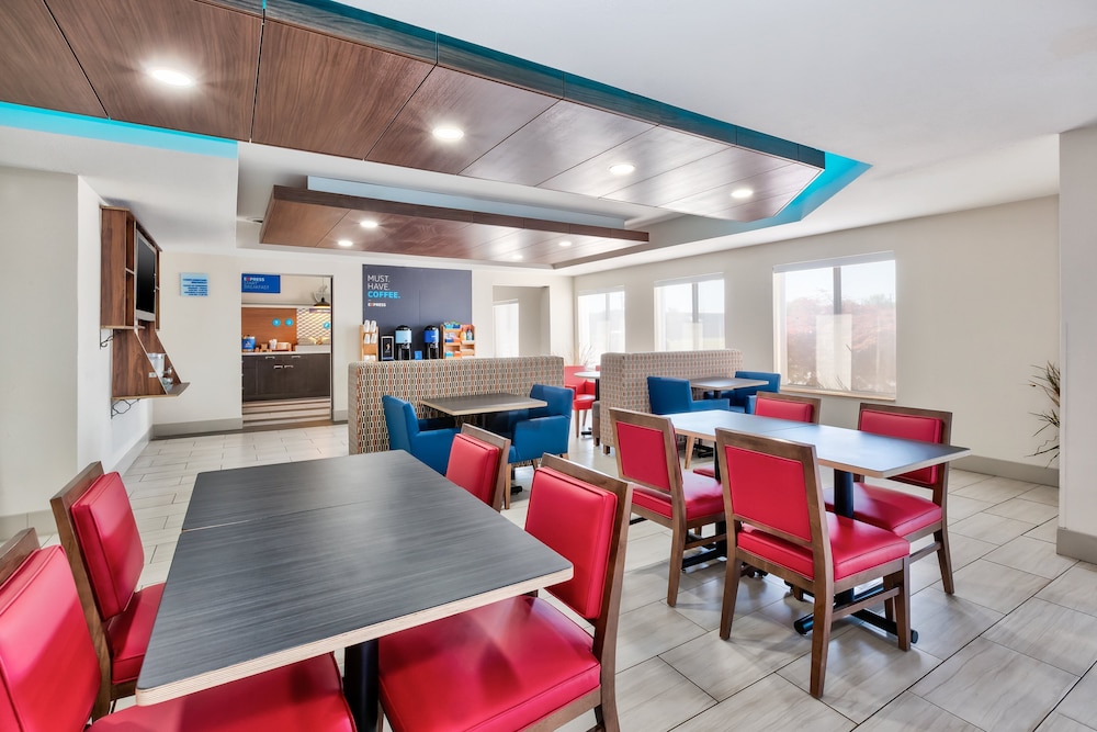 Holiday Inn Express & Suites Three Rivers by IHG - photo 30