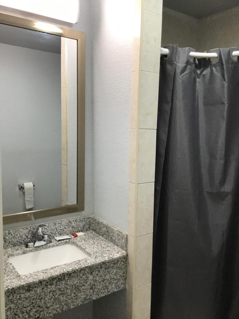 Hwy 59 Motel Laredo Medical Center - photo 12