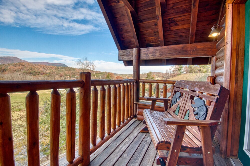 Farmers Retreat #221 — 4-Star Luxury Hotel in Sevierville, United States