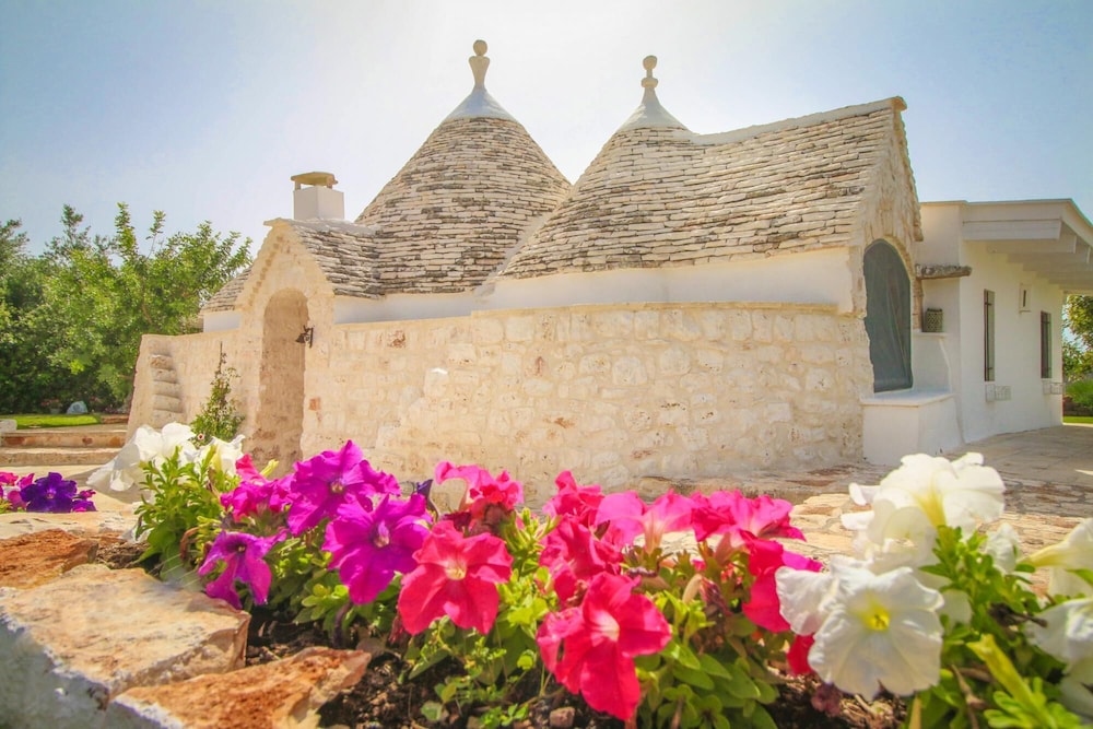 Td Trulli Della Rosatella Typical Trulli W Pool