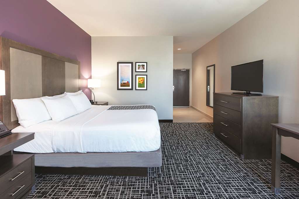 La Quinta Inn & Suites by Wyndham Terre Haute - photo 12