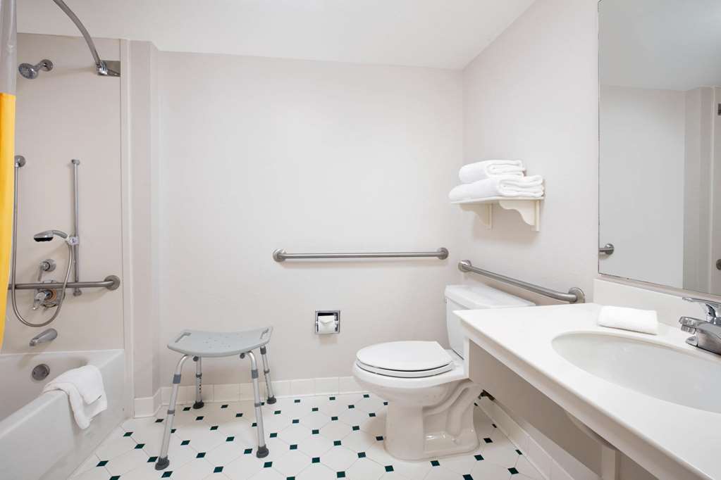 La Quinta Inn & Suites by Wyndham Ocala - photo 13