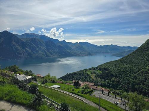 Fonteno lake view apartment — 4-Star Luxury Hotel in Fonteno, Italy