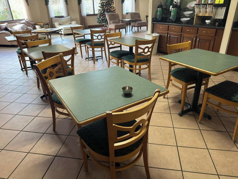 OYO Hotel Harriman near I 40 - photo 39