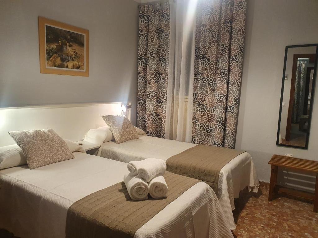 Luna Guest Rooms - carbon neutral hotel in Alcala De Guadaira