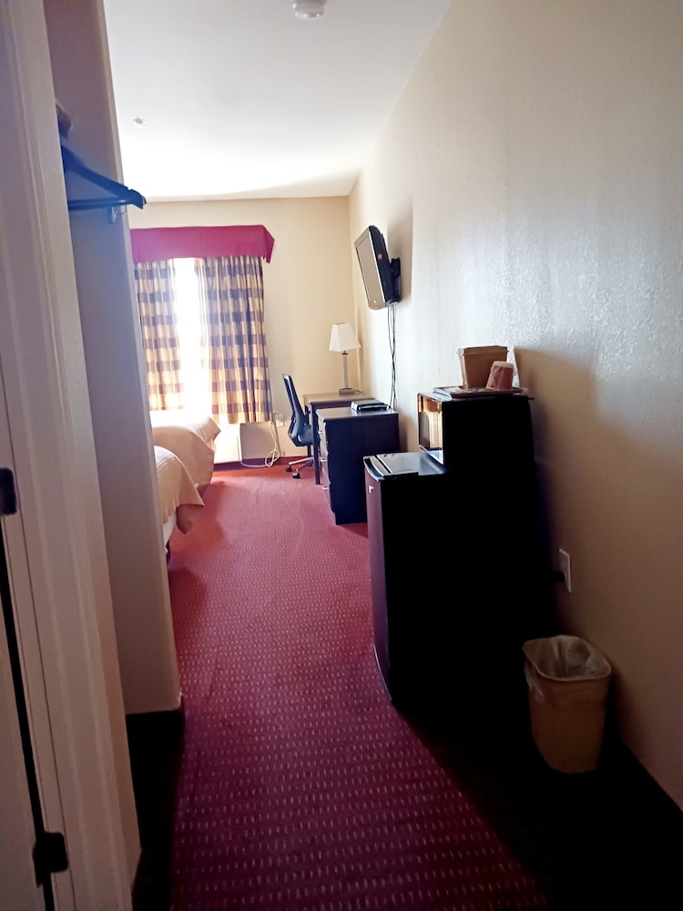 Yorktown Inn And Suites - photo 21