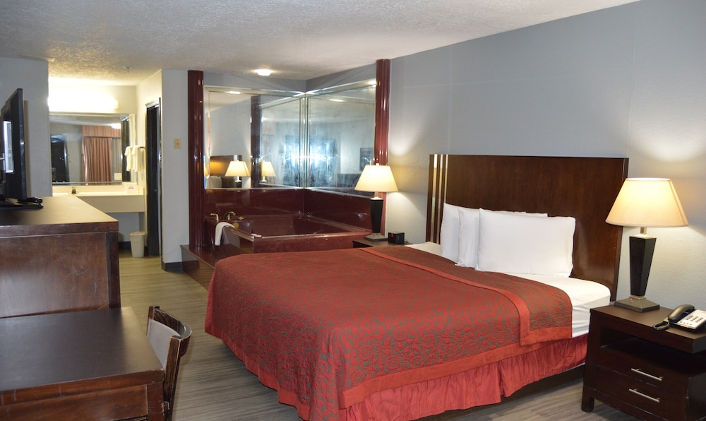 Days Inn & Suites by Wyndham Winnie - photo 11