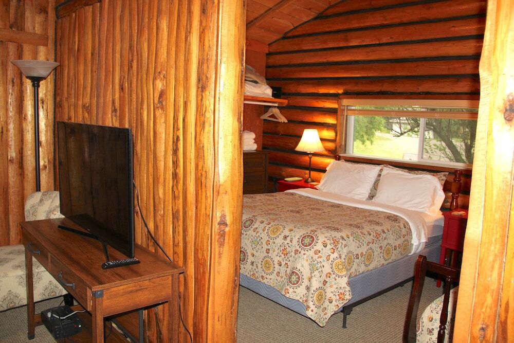 Yellowstone Hot Springs Resort - photo 24