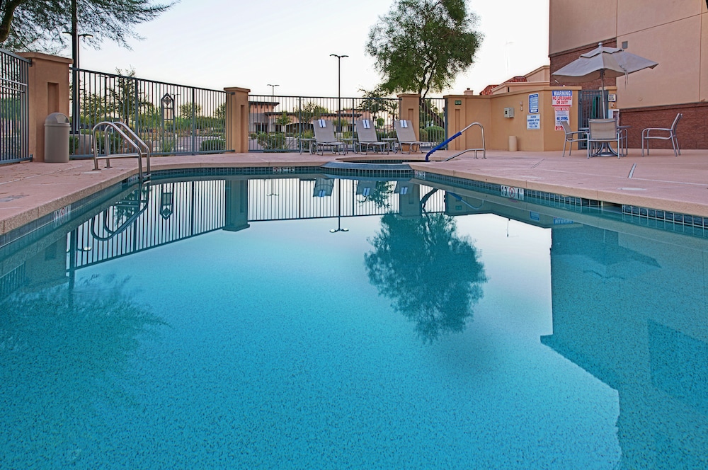 Holiday Inn & Suites Goodyear West Phoenix Area by IHG - photo 34