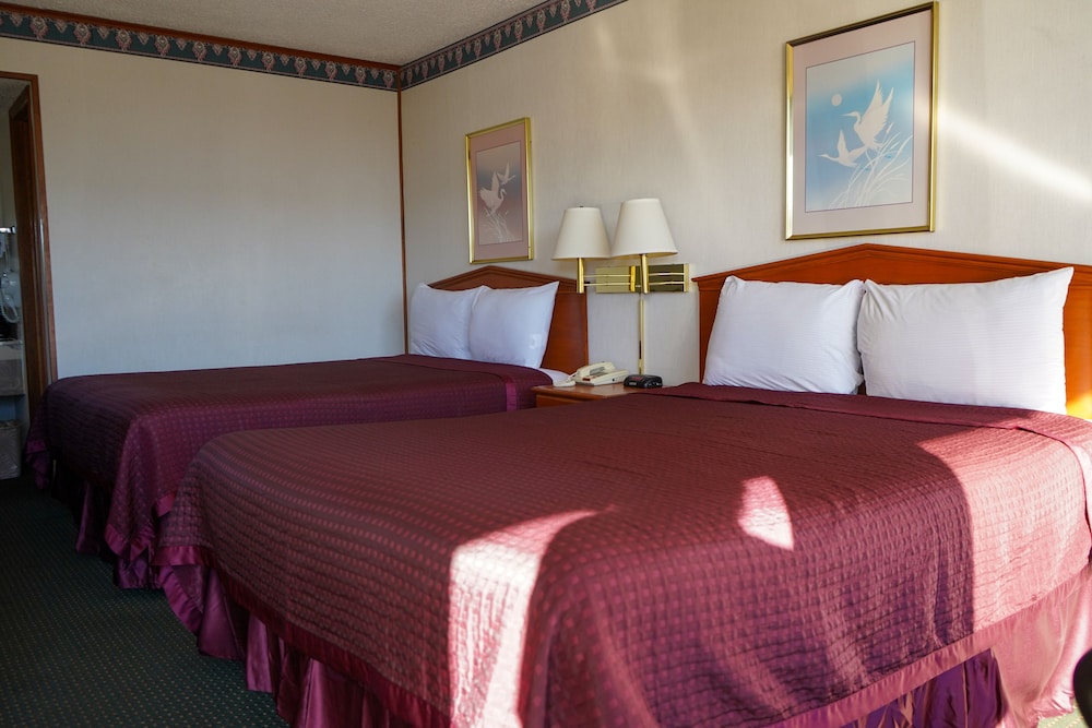 Sunset Inn Clarksville - photo 8