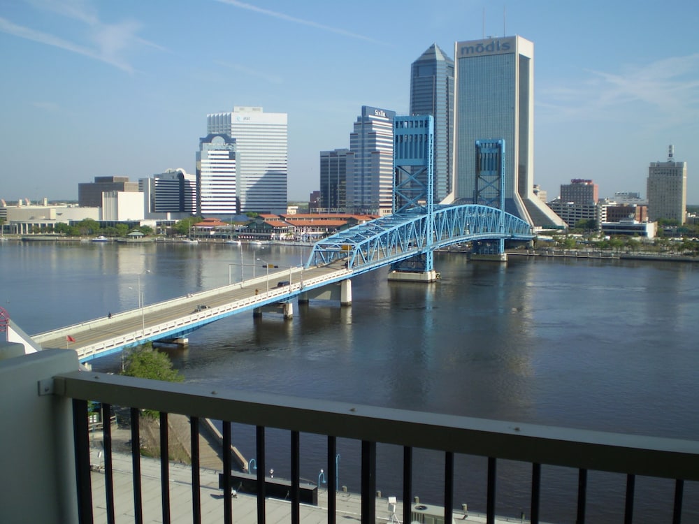 DoubleTree by Hilton Hotel Jacksonville Riverfront - photo 28
