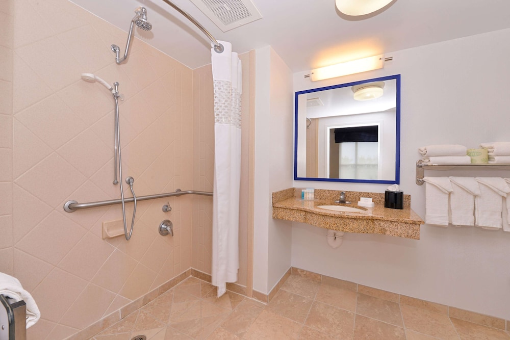 Hampton Inn & Suites Plymouth - photo 37